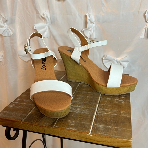 ShuShop White Patented Midwedge Wedge - Picture 2 of 3